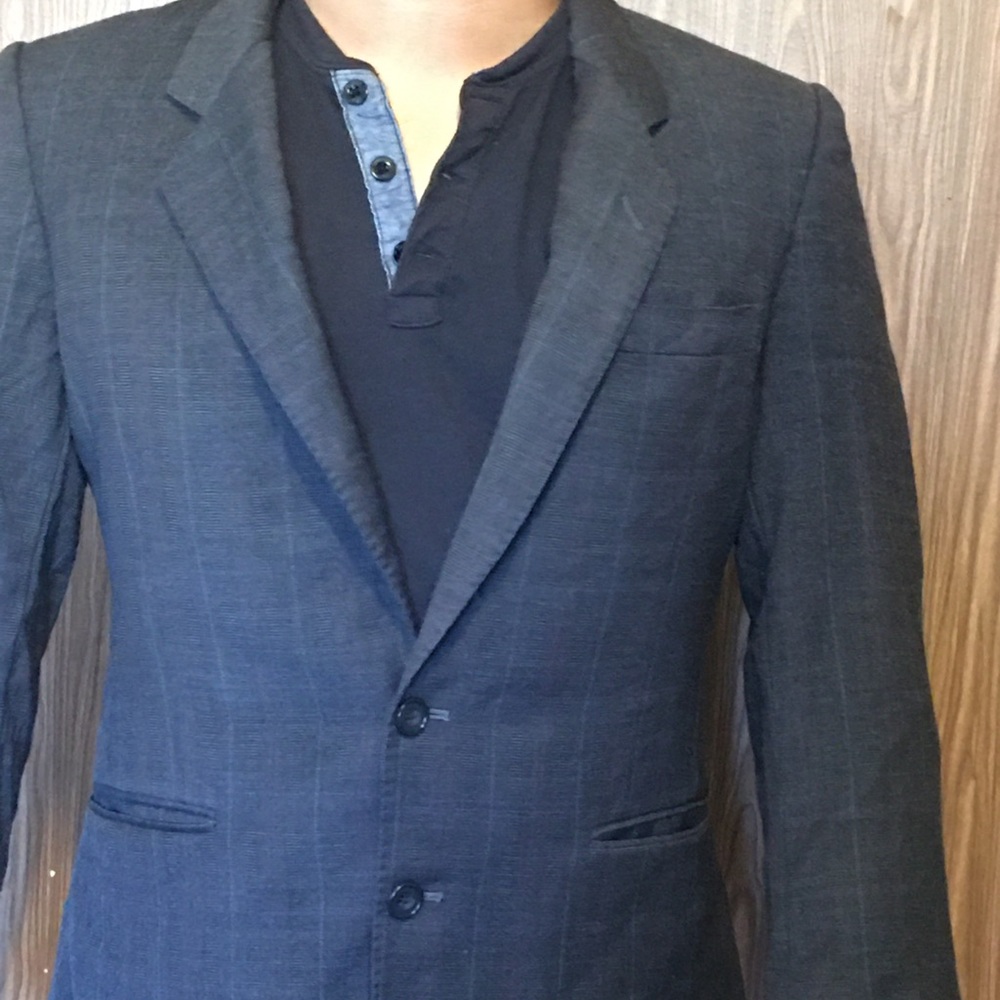 BANDO. It’s a men suit jacket - Picture 3 of 8